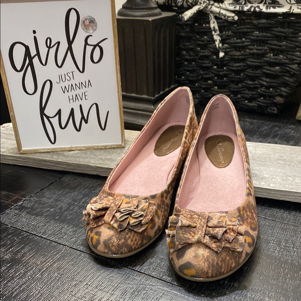 CL Laundry Size 9.5M “Go Ahead” Animal Print Shoes!